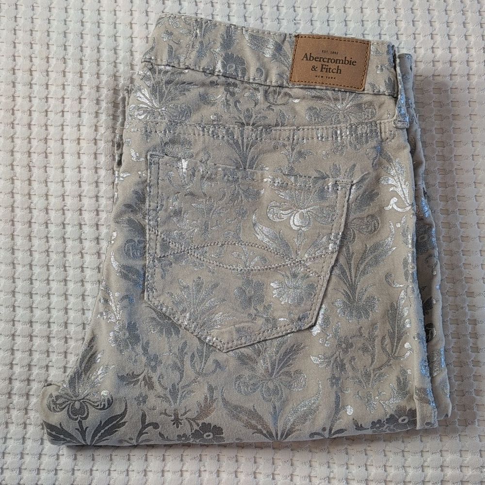 Abercrombie & Fitch Silver Patterned Pants
